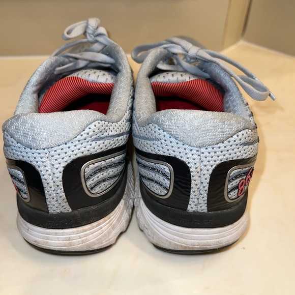 New Balance 860 tennis shoes - Picture 2 of 10